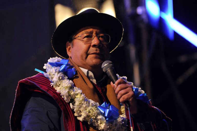 evo-fez-pacto-com-a-direita-para-destruir-governo,-diz-presidente-da-bolivia-a-folha