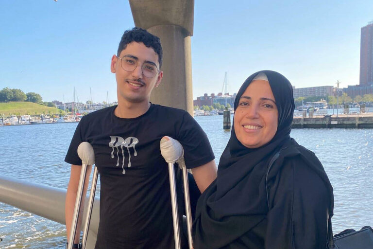 Jovem palestino que perdeu a perna em Gaza tenta recomeçar a vida nos EUA jovem-palestino-que-perdeu-a-perna-em-gaza-tenta-recomecar-a-vida-nos-eua
