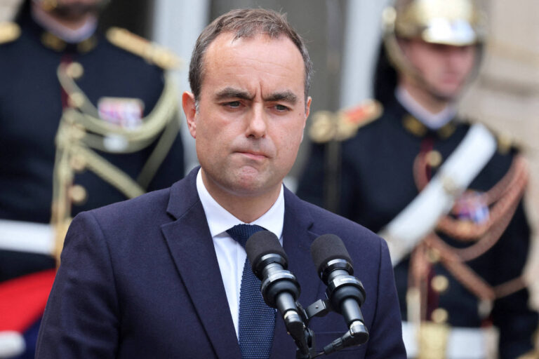 sem-condicoes-de-governar,-premie-da-franca-renuncia-menos-de-um-mes-apos-assumir
