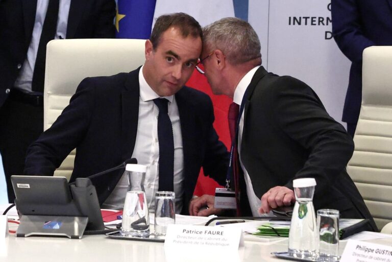 premie-frances-entrega-carta-de-demissao-a-macron-com-menos-de-um-mes-no-cargo