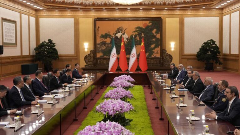 china-cria-esquema-secreto-de-pagamentos-para-driblar-sancoes-e-financiar-economia-do-ira