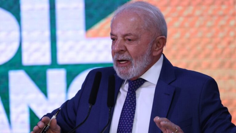 lula-conversa-com-trump-e-pede-retirada-de-tarifas-e-restricoes-a-autoridades