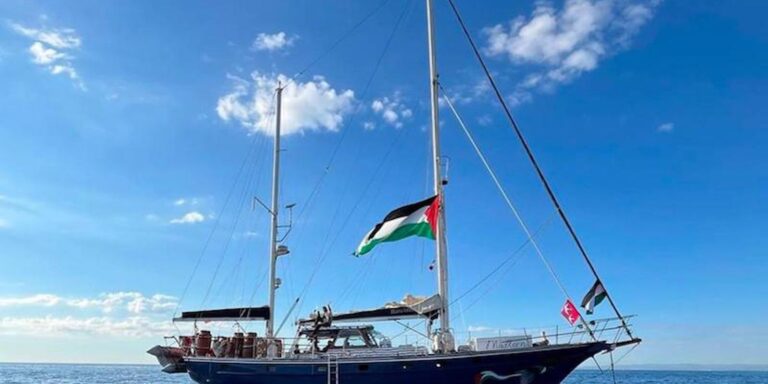 primeiro-integrante-solto-da-flotilha-global-sumud-denuncia-violencia