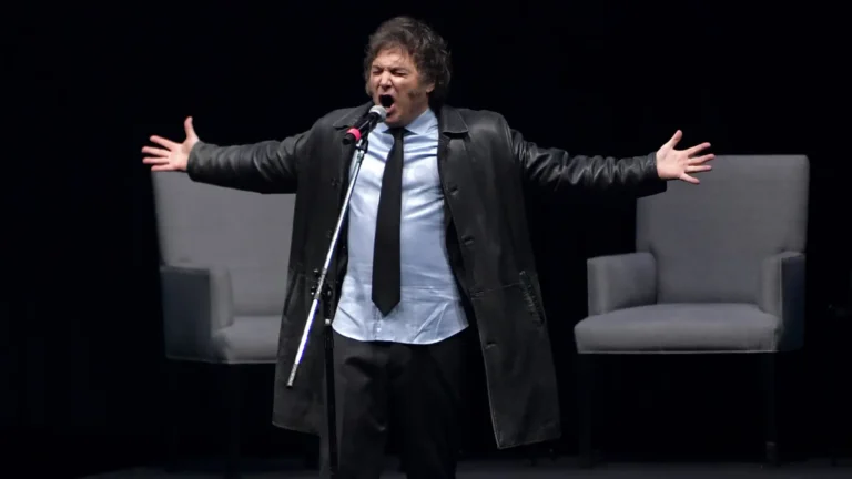 show-de-rock-de-milei-em-meio-a-crise-e-criticado-ate-por-aliados