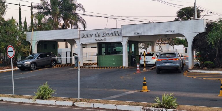 moraes-autoriza-bolsonaro-a-receber-barbeiro-em-casa