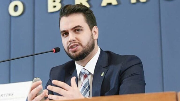 Comunicado dos EUA confirma que Filipe Martins não entrou no país e critica Moraes comunicado-dos-eua-confirma-que-filipe-martins-nao-entrou-no-pais-e-critica-moraes