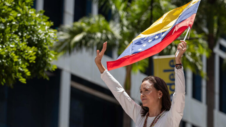 emissora-estatal-da-venezuela-chama-corina-de-golpista-e-critica-nobel-da-paz
