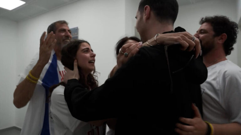 israel-celebra-retorno-dos-ultimos-20-refens-vivos-apos-dois-anos-de-cativeiro