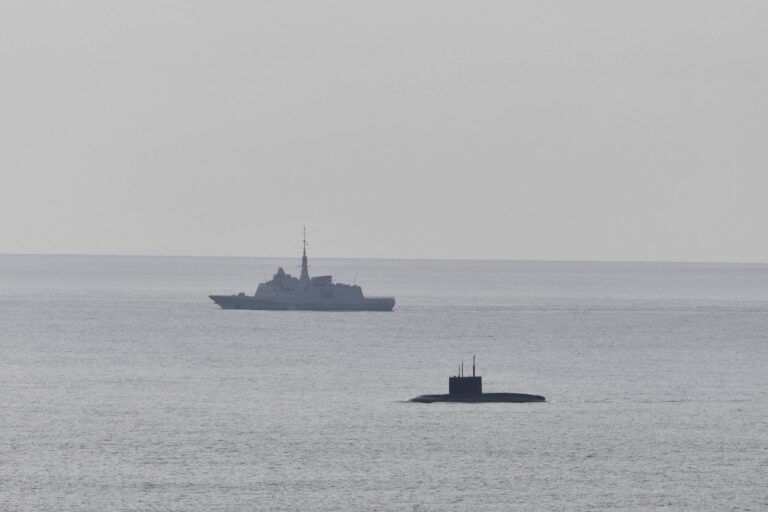 russia-nega-defeito-em-submarino-na-franca;-otan-faz-piada