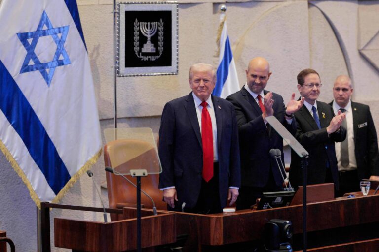 ‘voce-nao-esta-mais-em-guerra,-bibi;-pode-ser-mais-simpatico’,-diz-trump-no-parlamento-de-israel