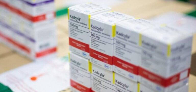 ministerio-da-saude-recebe-primeiro-lote-de-medicamento-para-cancer-de-mama-no-sus