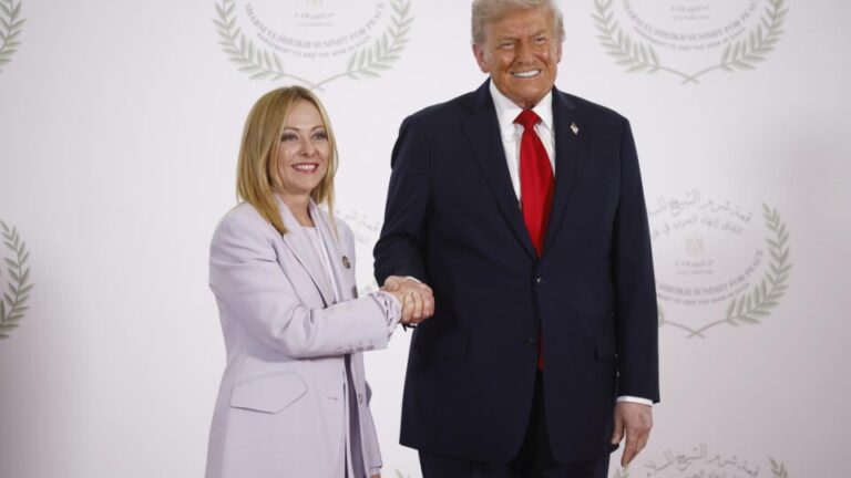 Trump elogia Meloni em cúpula no Egito e diz que italiana é política de sucesso trump-elogia-meloni-em-cupula-no-egito-e-diz-que-italiana-e-politica-de-sucesso