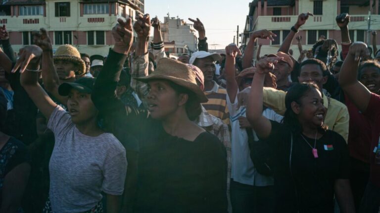 presidente-de-centro-esquerda-de-madagascar-deixa-pais-apos-grandes-protestos