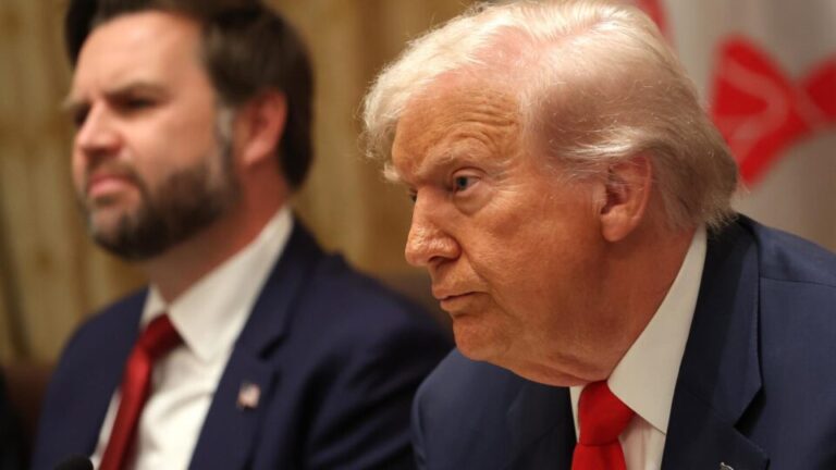 trump-pressiona-o-hamas:-se-nao-entregarem-as-armas,-nos-os-desarmaremos