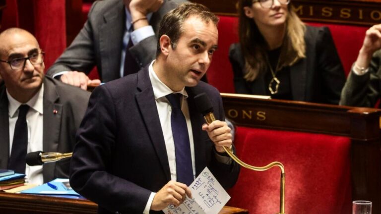 premie-de-macron-cede-a-chantagem-da-esquerda-e-suspende-reforma-da-previdencia-ate-2027