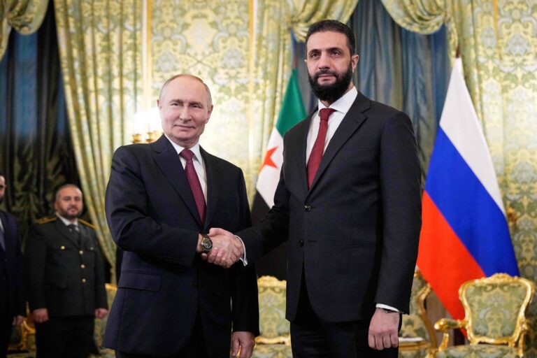 Putin recebe líder da Síria, que promete manter bases russas putin-recebe-lider-da-siria,-que-promete-manter-bases-russas