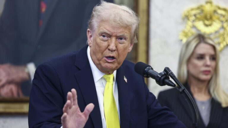 EUA anunciam multa de US$ 5 mil para quem cruzar fronteira com o México ilegalmente eua-anunciam-multa-de-us$-5-mil-para-quem-cruzar-fronteira-com-o-mexico-ilegalmente