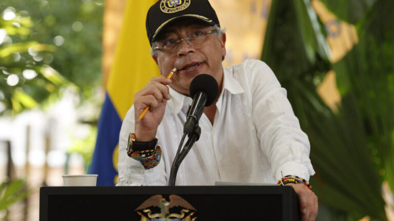 petro-e-ditador-de-cuba-criticam-trump-por-autorizar-acao-da-cia-na-venezuela:-desatinado