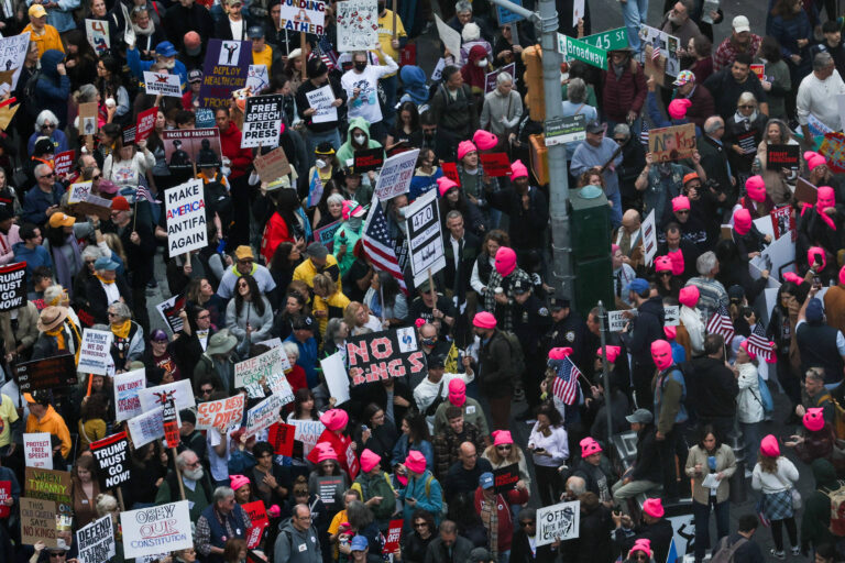 Manifestações nos EUA contra Trump começam a se formar por todo o país manifestacoes-nos-eua-contra-trump-comecam-a-se-formar-por-todo-o-pais