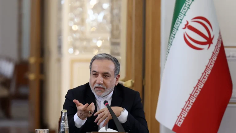 ira-anuncia-que-acordo-de-2015-para-restringir-programa-nuclear-expirou