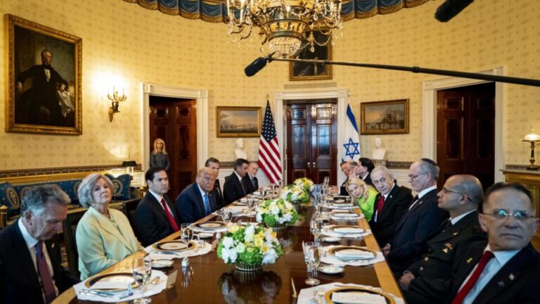 Equipe de Trump tenta salvar acordo entre Israel e Hamas em meio a novos confrontos em Gaza equipe-de-trump-tenta-salvar-acordo-entre-israel-e-hamas-em-meio-a-novos-confrontos-em-gaza