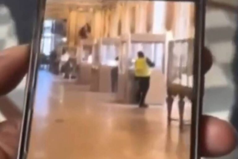 primeiras-imagens-mostram-roubo-de-pecas-historicas-no-museu-do-louvre;-veja-video