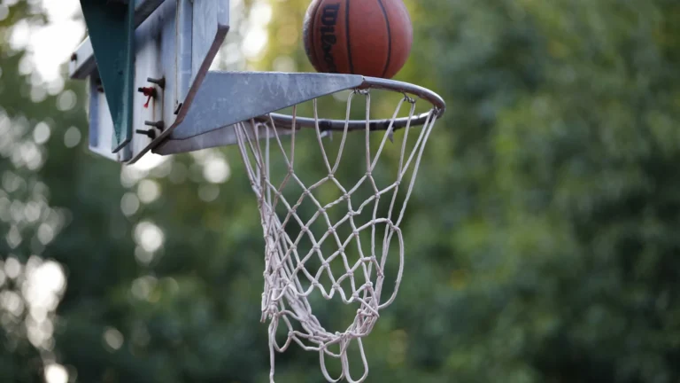 motorista-morre-apos-ataque-a-onibus-com-torcedores-de-basquete-na-italia