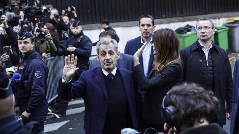 sarkozy-chega-a-prisao-em-paris-para-cumprir-pena-por-financiamento-ilegal-de-campanha