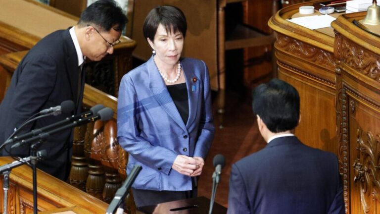 Nova premiê conservadora do Japão quer estreitar laços com EUA e fortalecer o Exército nova-premie-conservadora-do-japao-quer-estreitar-lacos-com-eua-e-fortalecer-o-exercito