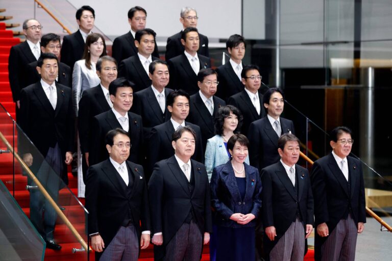 Primeira mulher a governar Japão, Sanae Takaichi só nomeia duas ministras primeira-mulher-a-governar-japao,-sanae-takaichi-so-nomeia-duas-ministras
