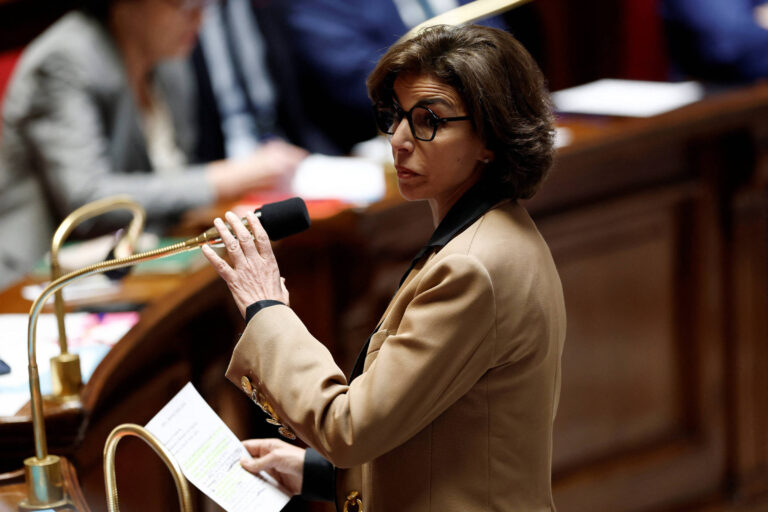 ministra-da-cultura-da-franca-contradiz-colega-e-nega-falha-de-seguranca-do-museu-do-louvre