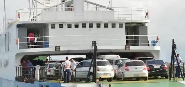 agua-invade-ferry-boat-e-causa-panico-em-passageiros