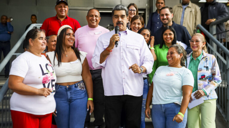 trump-autorizou-acoes-da-cia-que-podem-levar-a-queda-de-maduro,-diz-jornal