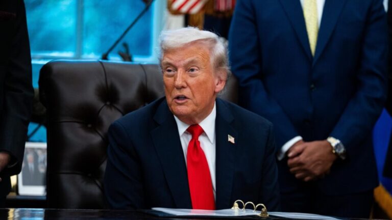 Trump pede US$ 230 milhões de indenização do próprio governo por investigações contra ele trump-pede-us$-230-milhoes-de-indenizacao-do-proprio-governo-por-investigacoes-contra-ele