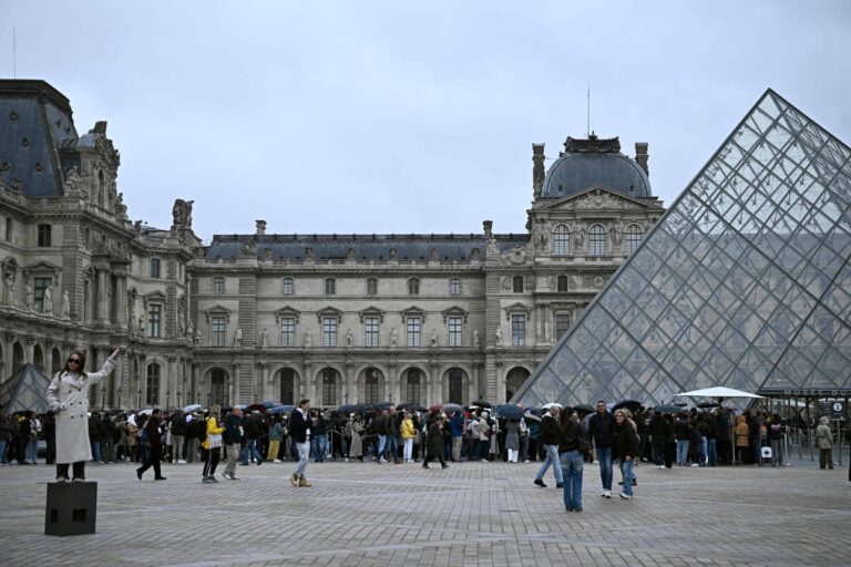 Diretora do Museu do Louvre admite falha das câmeras de segurança na rua diretora-do-museu-do-louvre-admite-falha-das-cameras-de-seguranca-na-rua