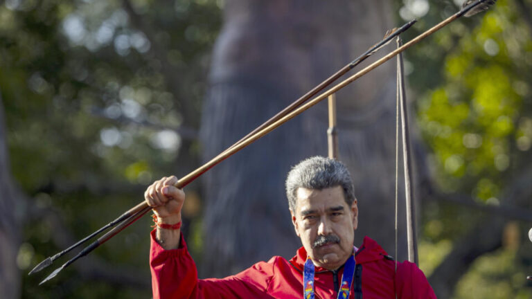 sob-pressao-crescente-dos-eua,-maduro-se-gaba-de-ter-milhares-de-misseis-russos