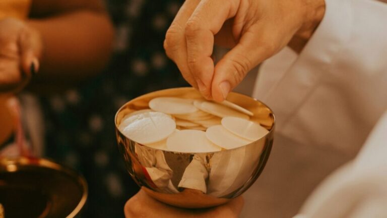 pao-de-comunhao-milenar-com-desenho-de-cristo-e-encontrado-na-turquia