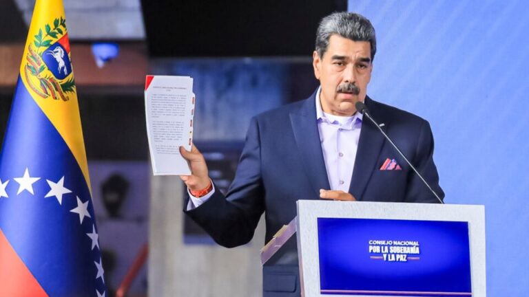 Venezuela realiza novas manobras militares em resposta à aproximação de tropas dos EUA venezuela-realiza-novas-manobras-militares-em-resposta-a-aproximacao-de-tropas-dos-eua
