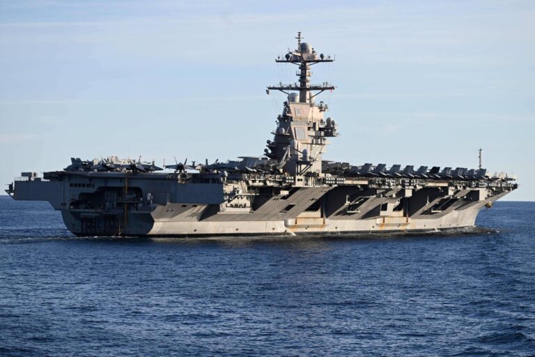 eua-ordenam-envio-do-maior-porta-avioes-do-mundo-a-america-latina-em-escalada-militar