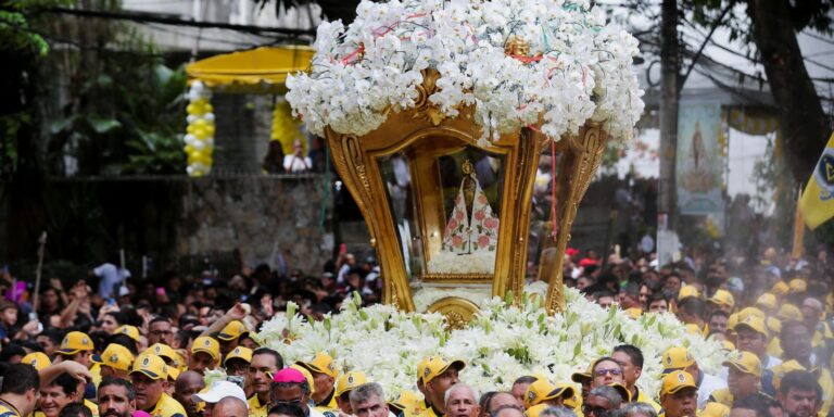 catolicos-participam-do-recirio-em-belem,-no-para