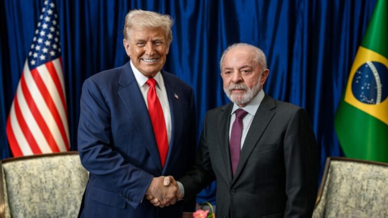 lula-sai-de-maos-abanando-e-solucao-para-tarifaco-e-adiada