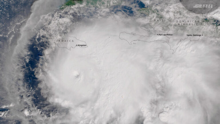 tempestade-do-seculo:-furacao-melissa-ganha-forca-e-ameaca-paises-do-caribe