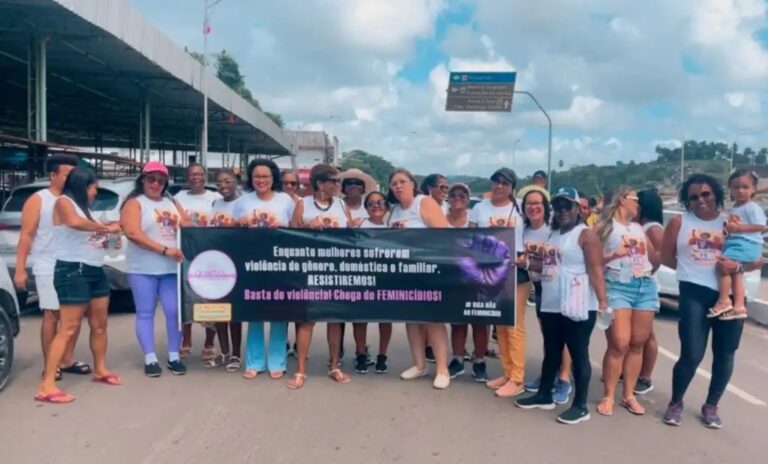 coletivo-quintas-feministas-desfila-na-lavagem-do-amparo-com-o-tema-mulheres-fe-meninas