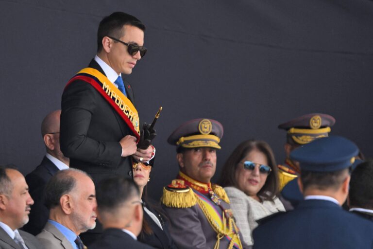 equador-e-eua-descartam-instalar-base-militar-em-galapagos,-diz-noboa
