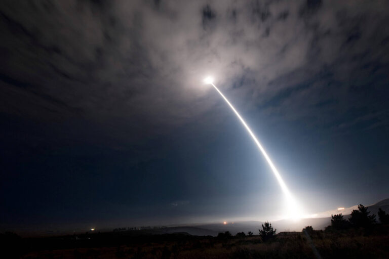 trump-nao-descarta-explodir-ogiva-nuclear-em-teste