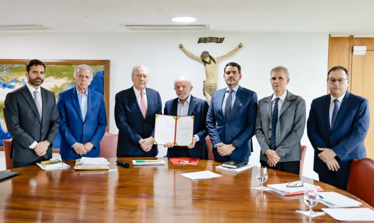 lula-assina-projeto-de-lei-antifaccao-e-envia-ao-congresso