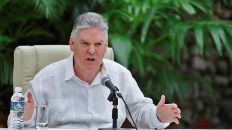 ex-ministro-de-cuba-e-acusado-de-espionagem-e-corrupcao