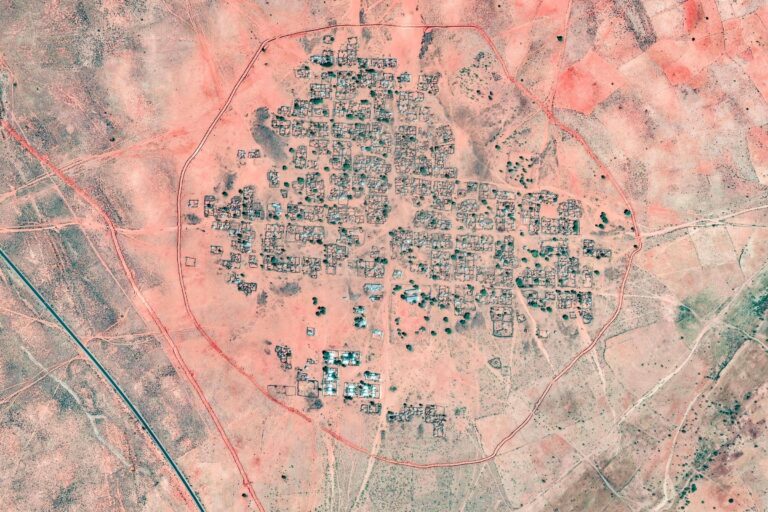 imagens-de-satelite-indicam-que-milicia-continua-massacre-no-sudao,-mesmo-apos-tomar-al-fashir