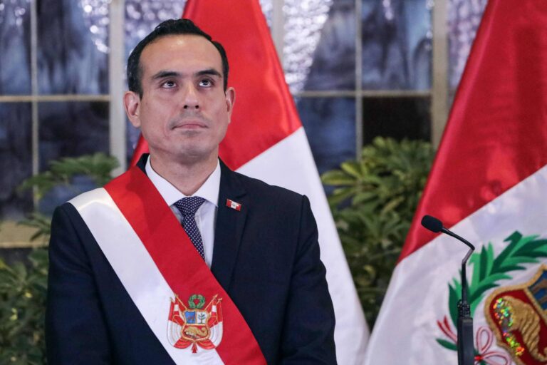 peru-troca-presidente,-mas-mantem-sistema-politico-que-protege-corrupcao