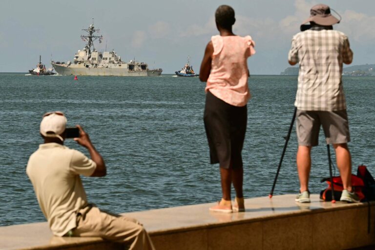 EUA divulgam vídeo de fuzileiros navais com metralhadoras no mar do Caribe; veja eua-divulgam-video-de-fuzileiros-navais-com-metralhadoras-no-mar-do-caribe;-veja